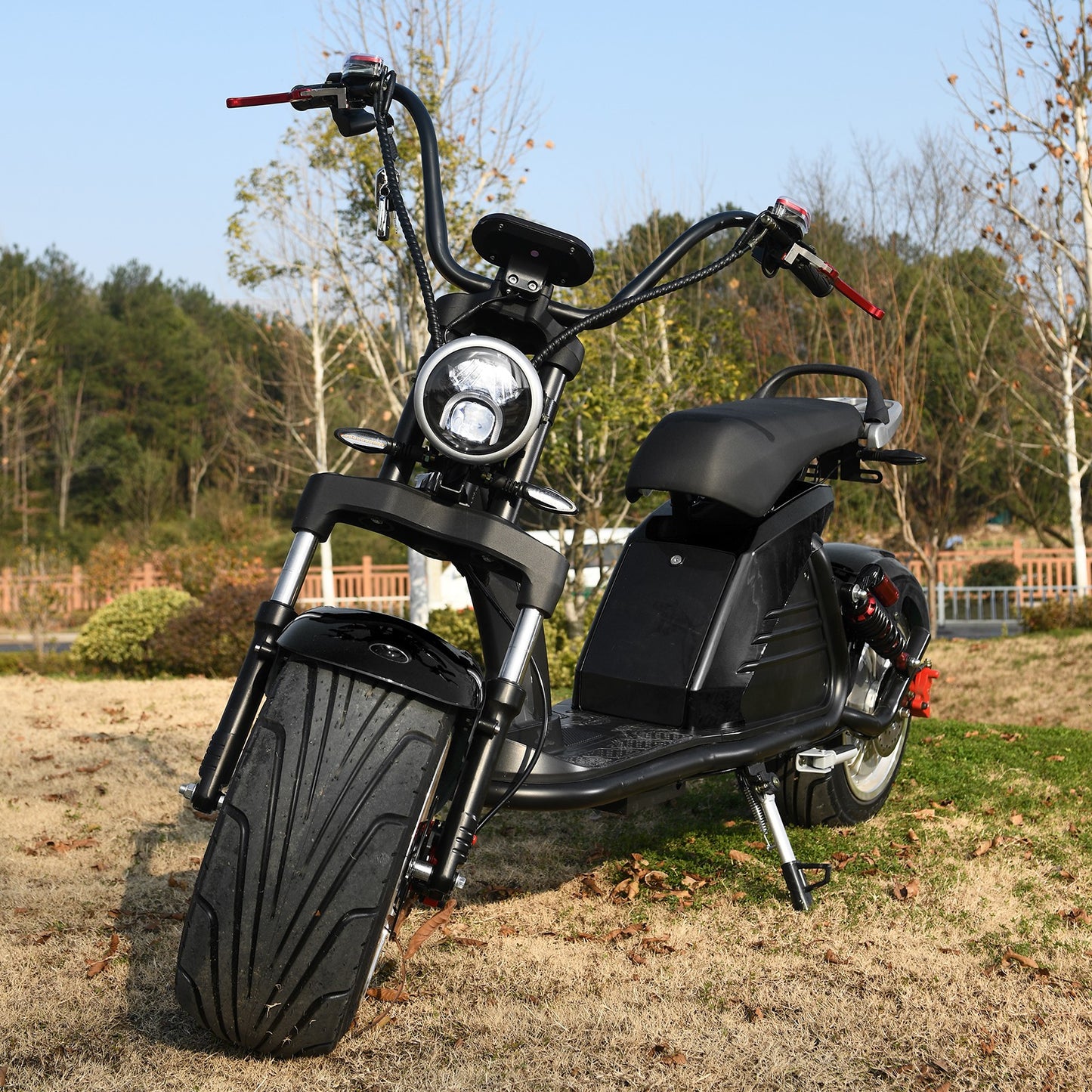 70KM/H Max Speed 3000W Motor Range 50-70KM Black City Coco Electric Scooter