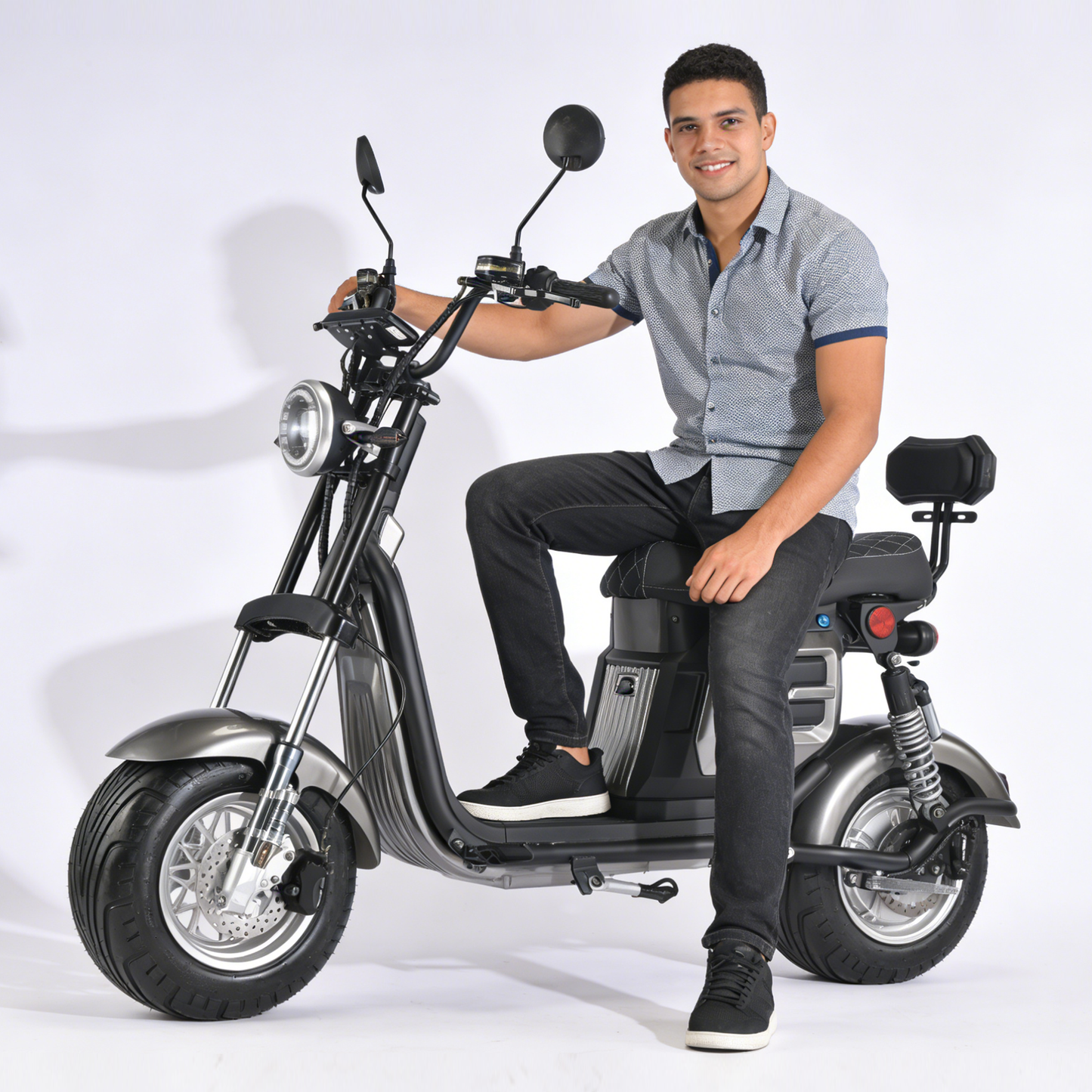 Scooter elétrica que atende às normas de trânsito brasileiras 32KM/H